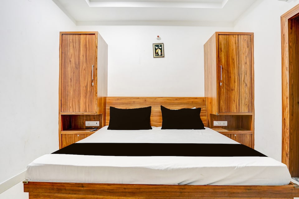 Hotel O Burj, Mall Road Bathinda, Bathinda