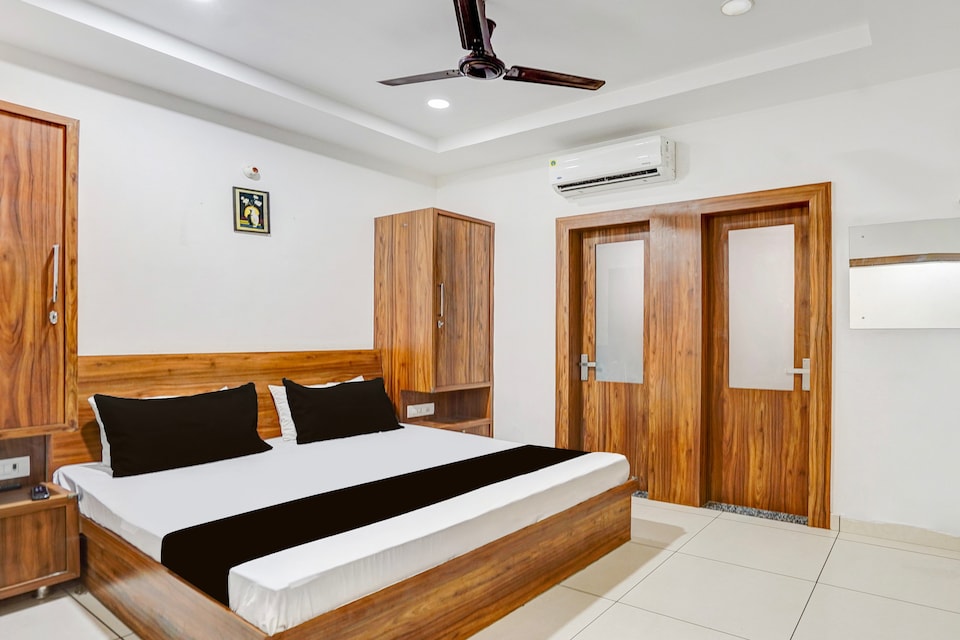 Hotel O Burj, Mall Road Bathinda, Bathinda