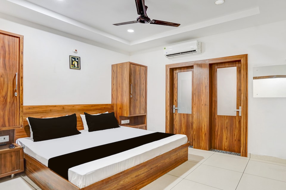 Hotel O Burj, Mall Road Bathinda, Bathinda