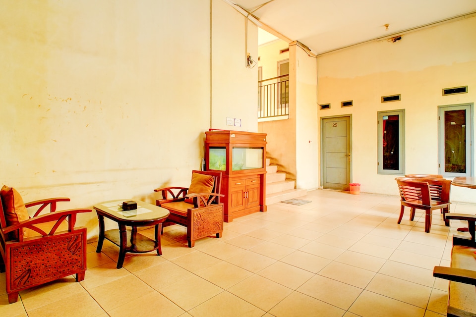 Hotel O Hartini Residence Syariah, Depok, Depok