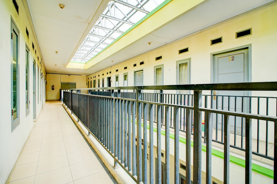 Hotel O Hartini Residence Syariah, Depok, Depok