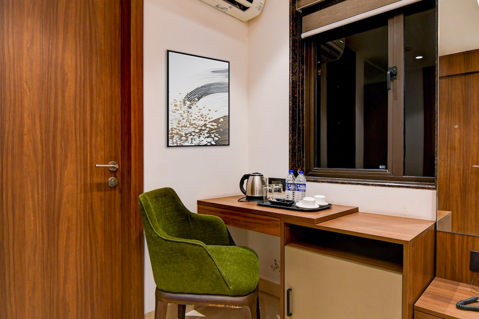 Super Townhouse Oak DLF Newtown Bus Terminal, Rajarhat Kolkata, Kolkata