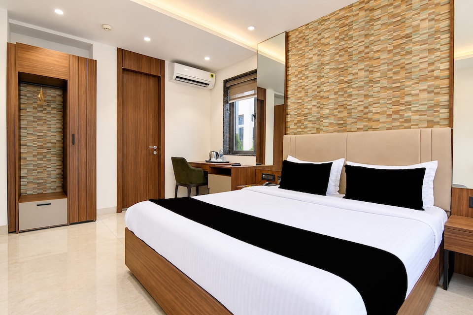 Super Townhouse Oak DLF Newtown Bus Terminal, Rajarhat Kolkata, Kolkata