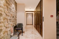 Super Townhouse Oak DLF Newtown Bus Terminal