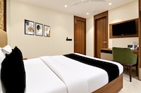 Super Townhouse Oak DLF Newtown Bus Terminal