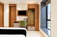 Super Townhouse Oak DLF Newtown Bus Terminal