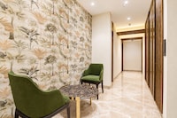 Super Townhouse Oak DLF Newtown Bus Terminal
