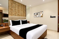 Super Townhouse Oak DLF Newtown Bus Terminal
