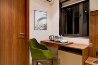 Super Townhouse Oak DLF Newtown Bus Terminal