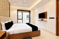 Super Townhouse Oak DLF Newtown Bus Terminal