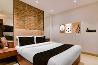 Super Townhouse Oak DLF Newtown Bus Terminal