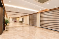 Super Townhouse Oak DLF Newtown Bus Terminal