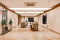 Super Townhouse Oak DLF Newtown Bus Terminal