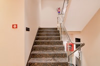 Super Townhouse Oak DLF Newtown Bus Terminal