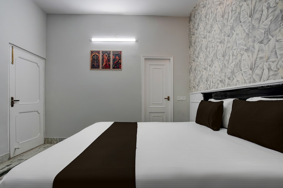 Hotel O The Classic Crown Hotel & Resort, Faridabad, Faridabad