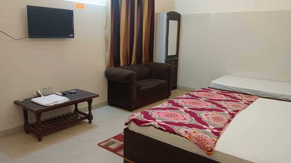 SPOT ON Hotel New Mandpam, Orai, Orai