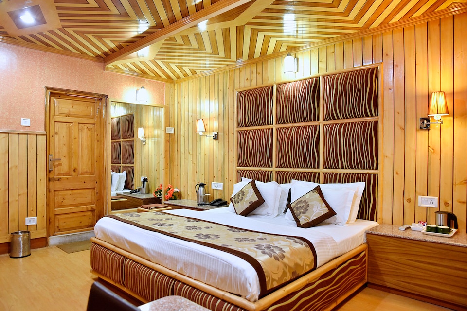 OYO 2400 Hotel Chaman Palace, The Mall Road-Shimla, Shimla