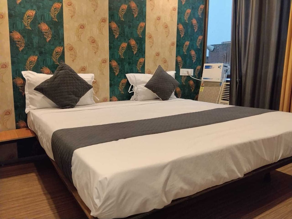 Hotel O THE UNIQUE HOTEL & RESORT, Khalilabad, Khalilabad