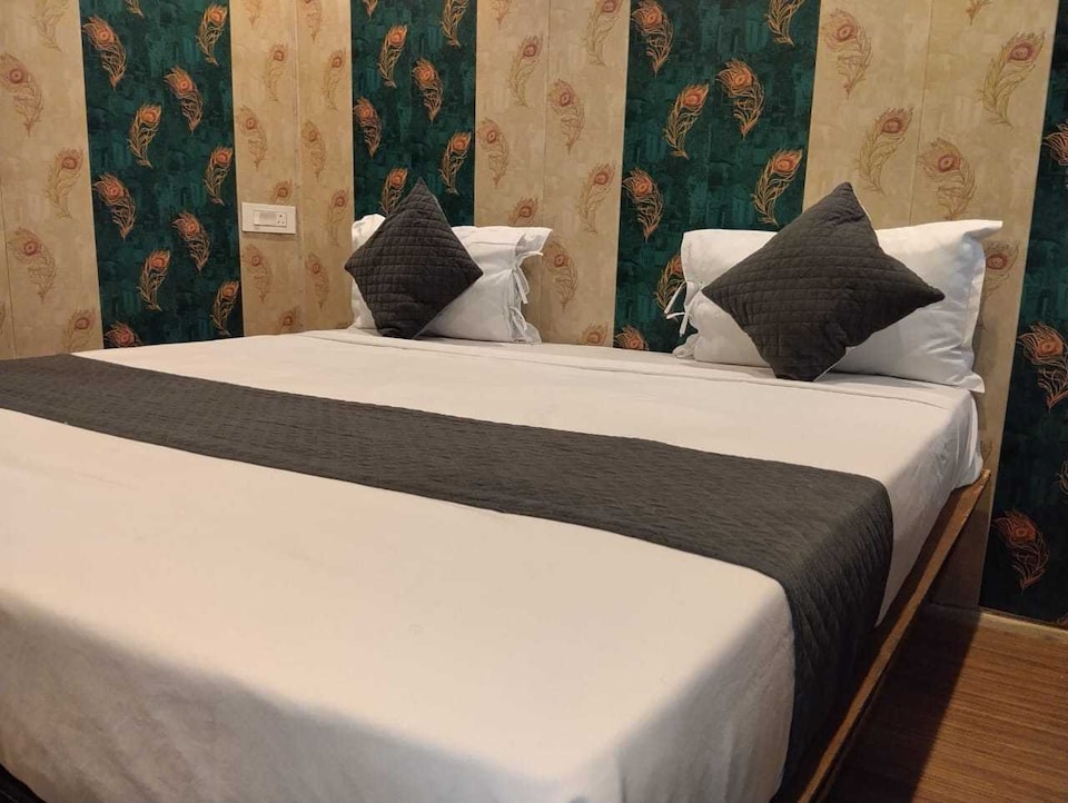 Hotel O THE UNIQUE HOTEL & RESORT, Khalilabad, Khalilabad