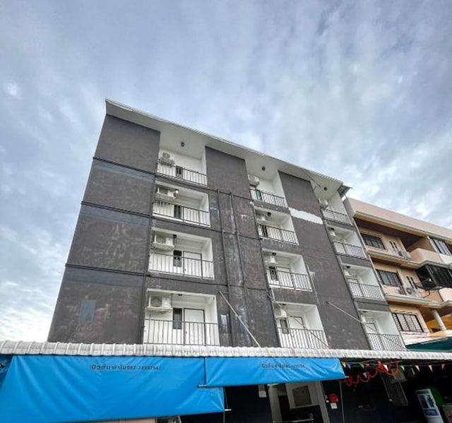 OYO 75577 Palace Hostel