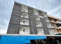 OYO 75577 Palace Hostel