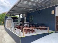 OYO 75577 Palace Hostel