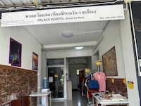 OYO 75577 Palace Hostel