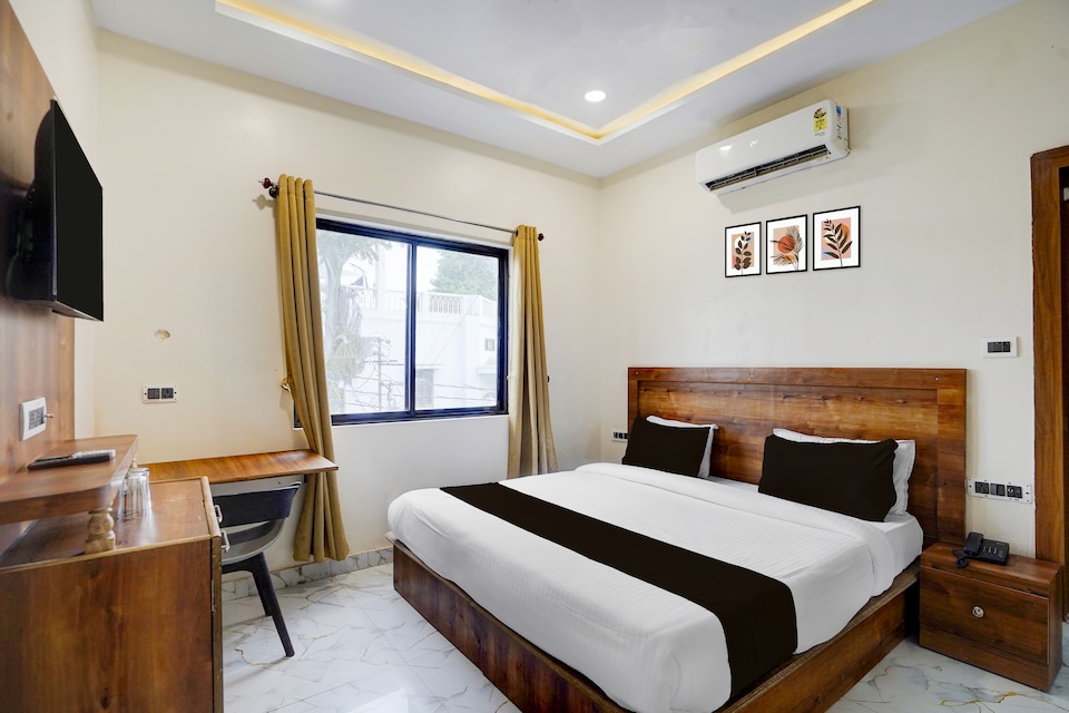 Hotel O Madhvam, Chowk Allahabad, Prayagraj