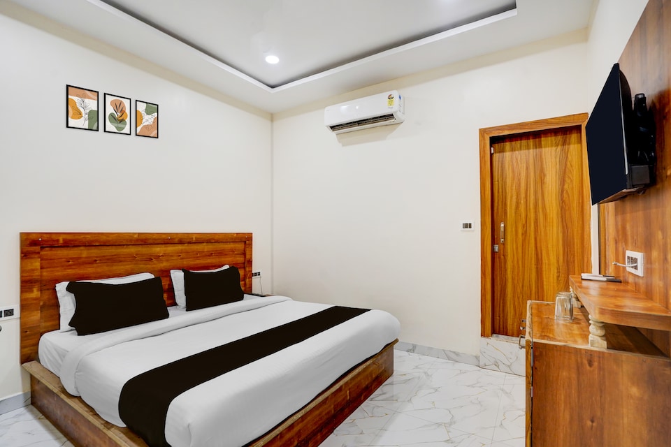 Hotel O Hotel Madhvam, Chowk Allahabad, Prayagraj