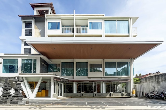 Dancenter Premium Legian Hotel