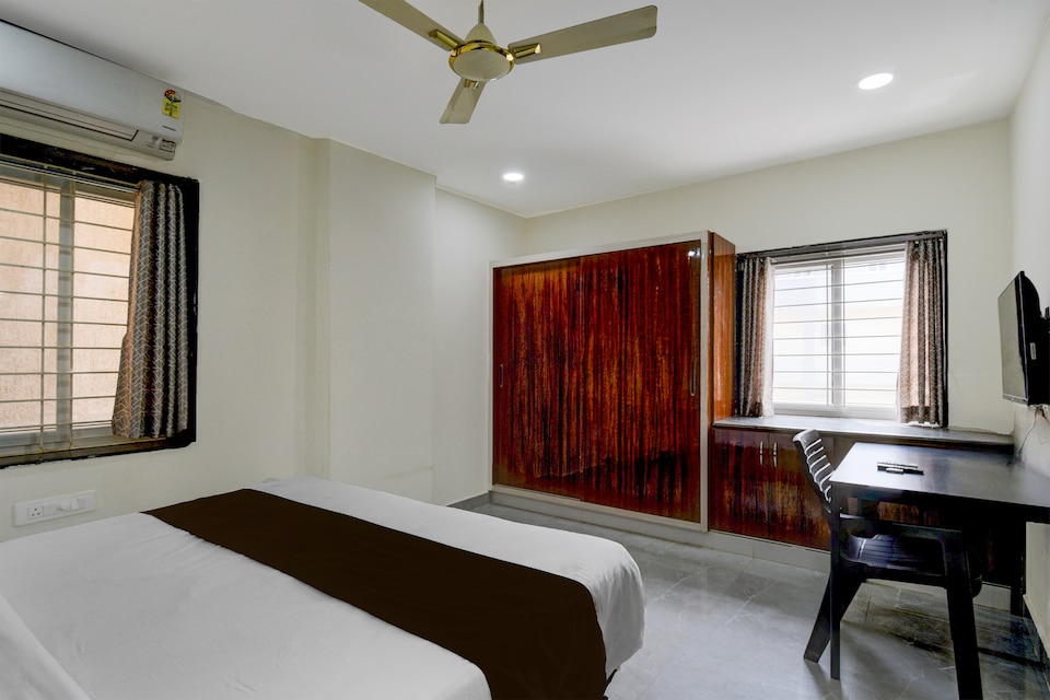 HOTEL O DOLPHIN LUXURY AC ROOMS, Kukatpally, Hyderabad