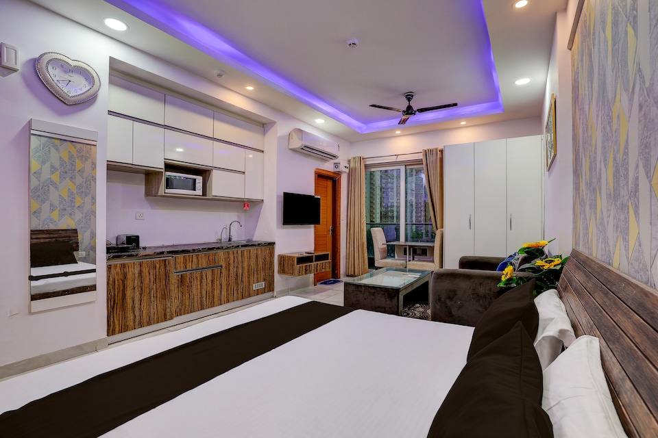 HOTEL O ZOOM LUXURY STAY, Noida City, Noida