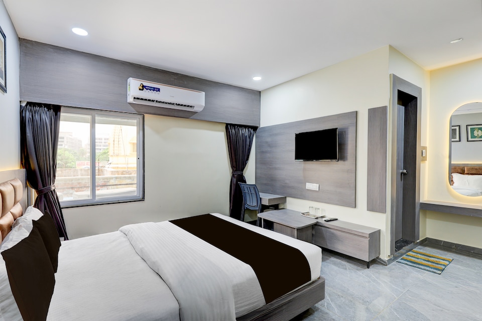 Super HOTEL O R TOWN  , Alkapuri Vadodara, Vadodara