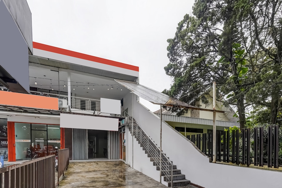 SPOT ON 94730 The Chatter Place Dipatiukur, Bandung, Bandung