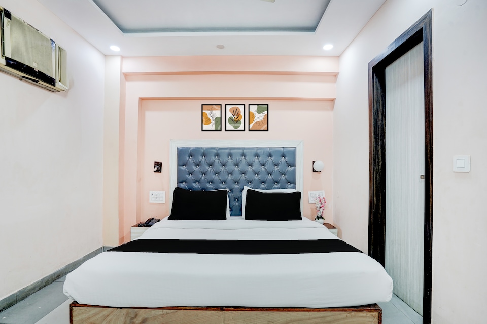 Collection O Shalimar Bagh Metro Station Formerly Devisa Residency, North Delhi, Delhi