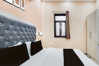 Collection O Shalimar Bagh Metro Station Formerly Devisa Residency