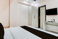 Collection O Shalimar Bagh Metro Station Formerly Devisa Residency