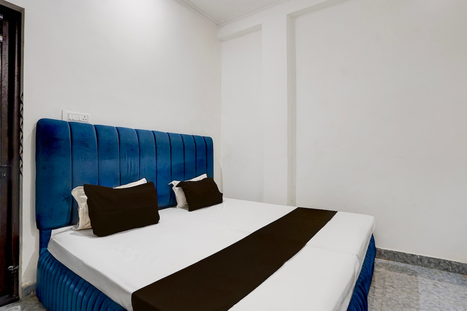 SPOT ON Radhe Krishna Palace, Lanka, Varanasi