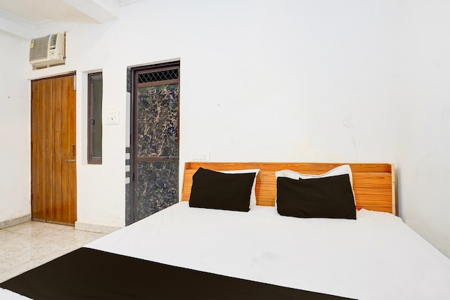 SPOT ON Radhe Krishna Palace