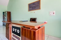 OYO 838744 Miraj Hotel