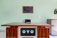 OYO 838744 Miraj Hotel