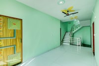 OYO 838744 Miraj Hotel
