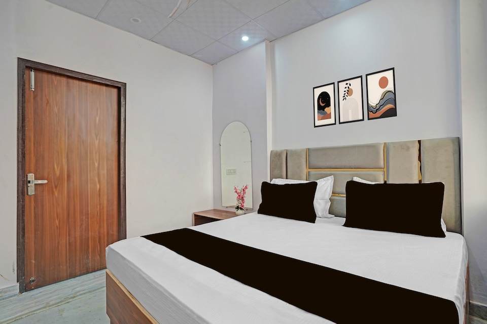 Super HOTEL O SMALL TOWN , North Delhi, Delhi