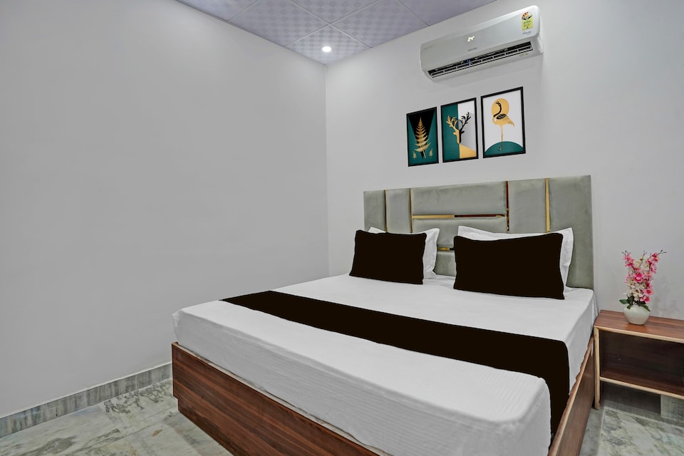 Super HOTEL O SMALL TOWN , North Delhi, Delhi