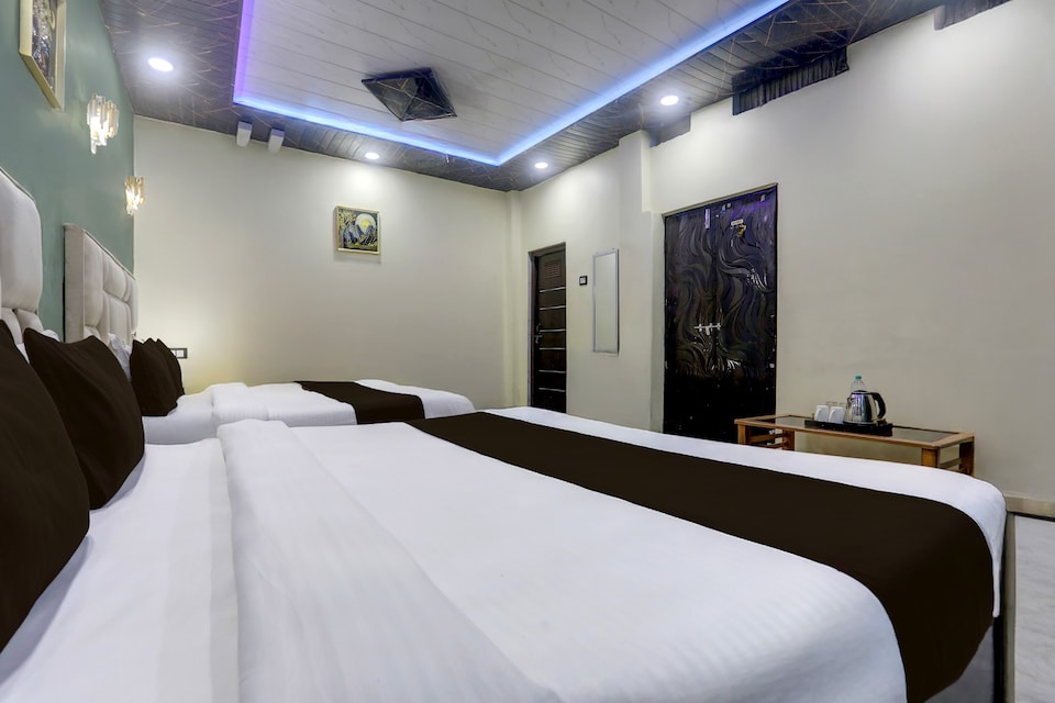 Hotel O GK PALACE, Godowlia, Varanasi