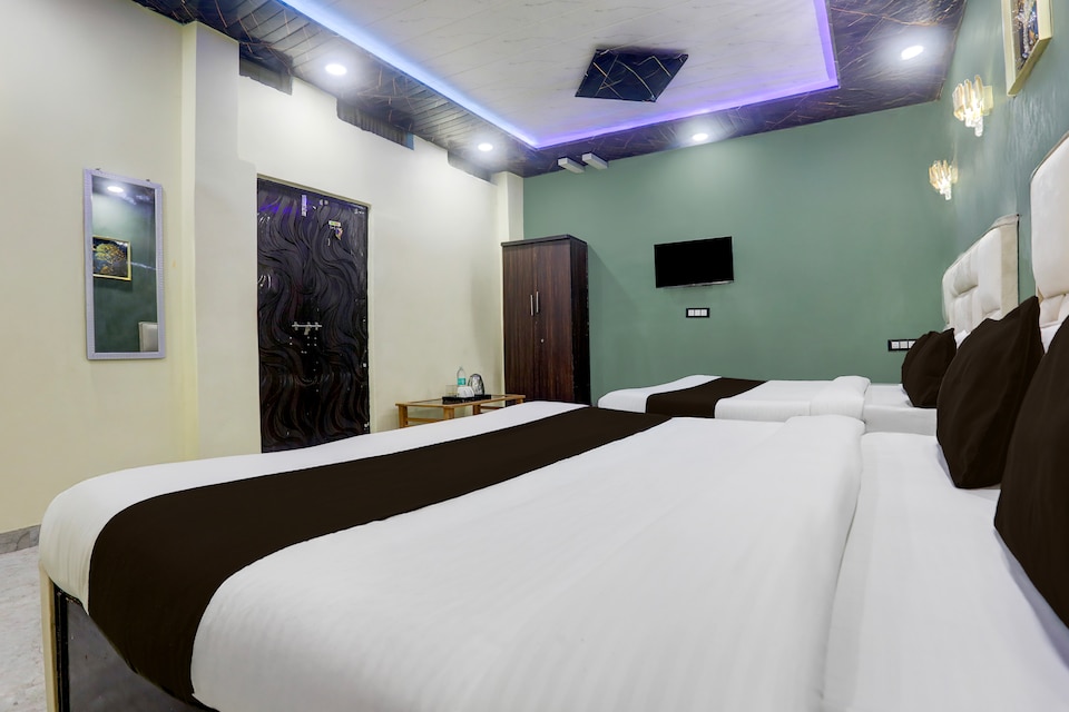 Hotel O GK PALACE, Godowlia, Varanasi