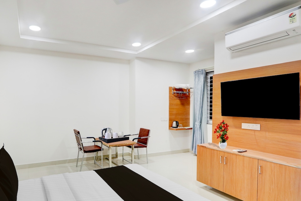 Super Townhouse Oak Public Garden Hanamkonda Formerly Vishnu Grand, Nakkalagutta Hanamkonda Warangal, Warangal