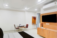 Super Townhouse Oak Public Garden Hanamkonda Formerly Vishnu Grand