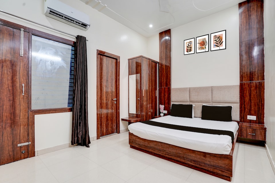 Hotel O Mohan Palace , Banke Bihari Mandir Vrindavan, Vrindavan