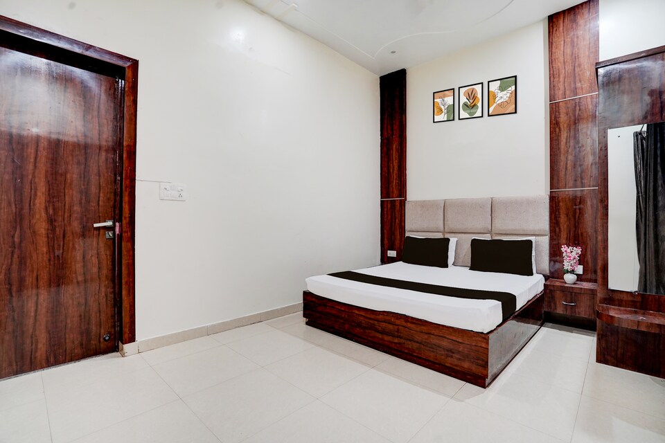 Hotel O Mohan Palace , Banke Bihari Mandir Vrindavan, Vrindavan